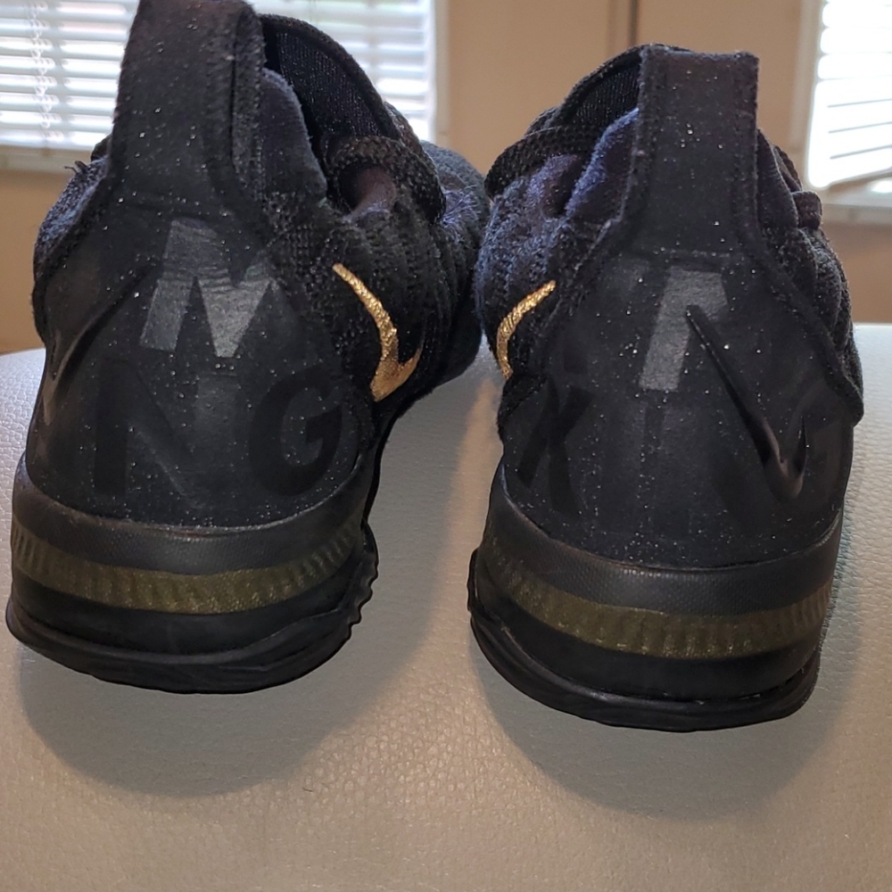 Shoes - Picture 2 of 4